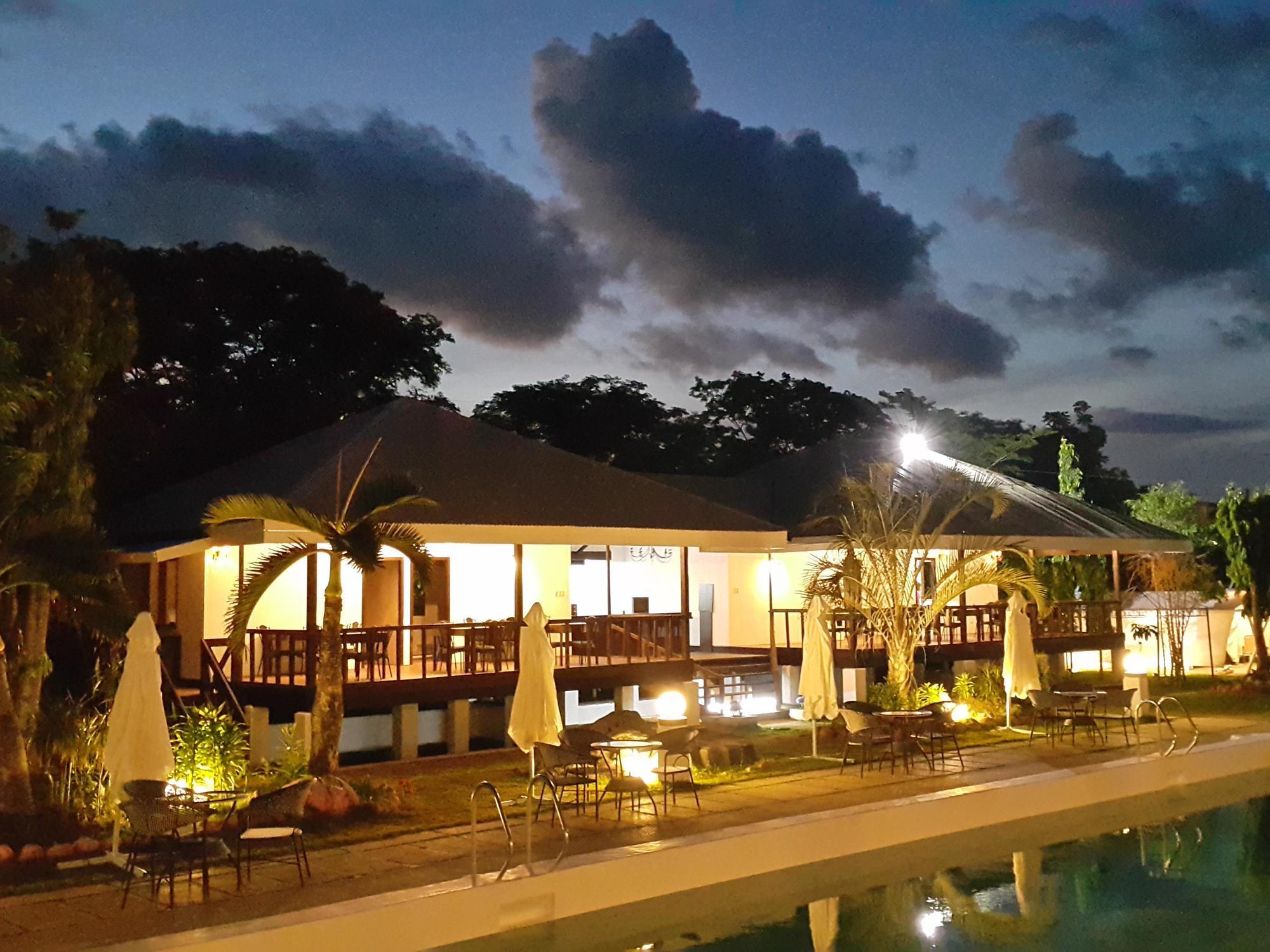 Blue Hotel And Resort Calamba  Dış mekan fotoğraf