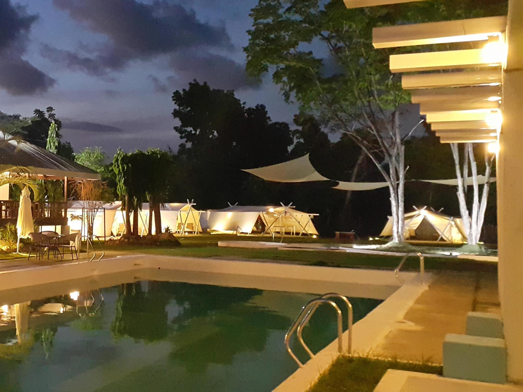 Blue Hotel And Resort Calamba  Dış mekan fotoğraf
